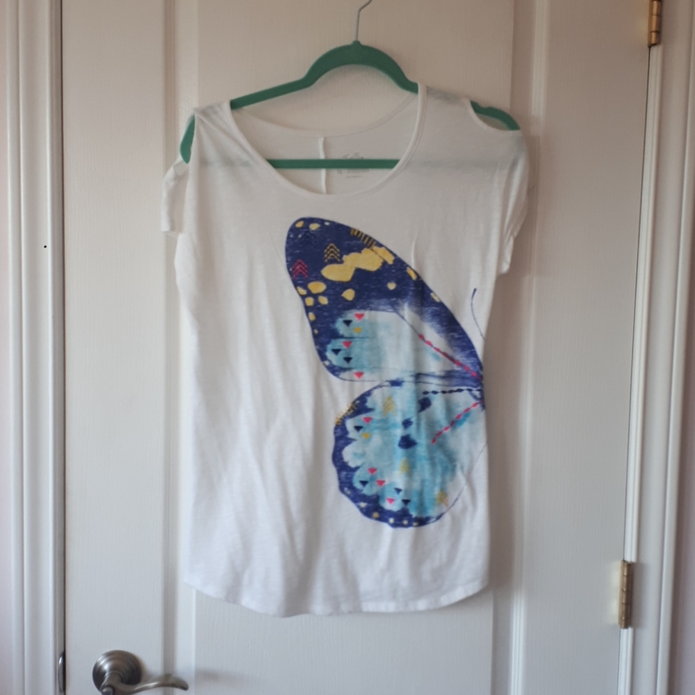 Open shoulder tshirt